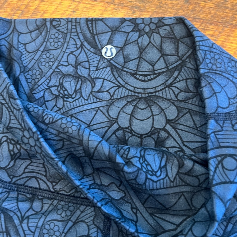 LULU LEMON crop leggings worn once size 6